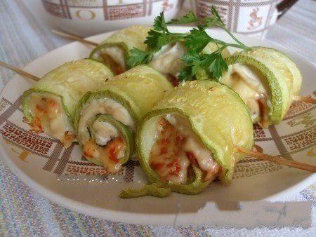 Maximum pleasure - minimum calories: zucchini rolls with chicken