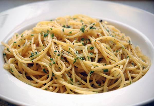 Traditional Italian spaghetti pasta with garlic and oil