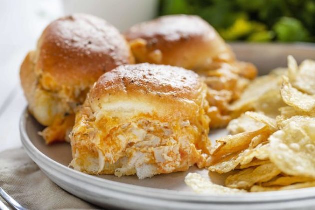 How to Make Simple and Appetizing Buffalo Chicken Sliders