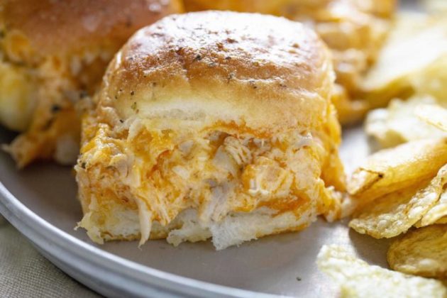 How to Make Simple and Appetizing Buffalo Chicken Sliders