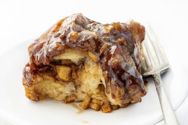 Apple Fritter Monkey Bread - so easy to make and eat!