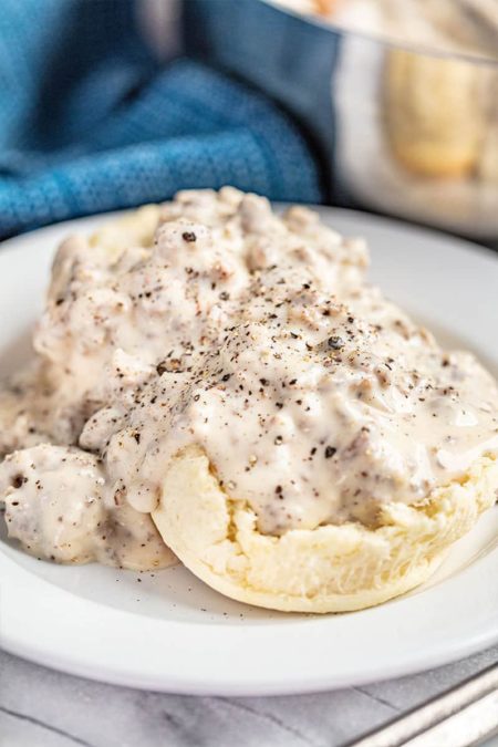 Amazingly tasty and simple sausage gravy - TASTYDONE