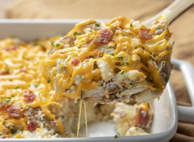 Twice Baked Potato Casserole Recipe - TASTYDONE