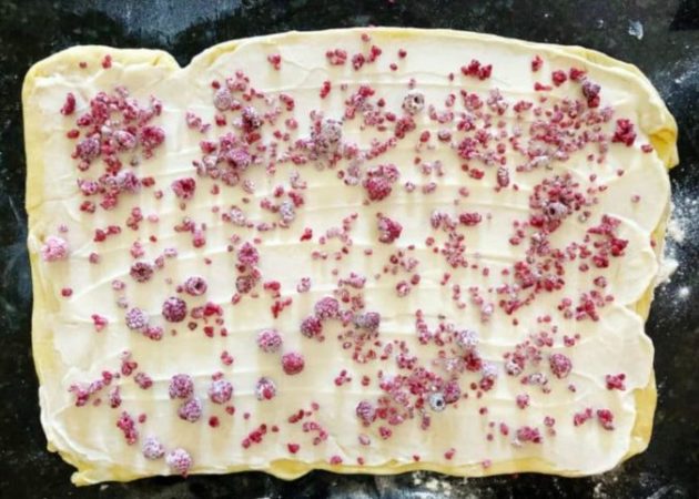 Airy Raspberry Cream Cheese Sweet Rolls