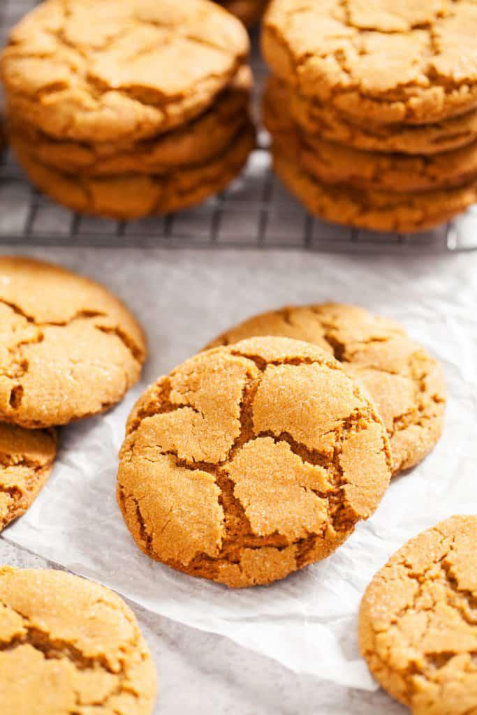 Crunchy and Spicy Molasses Crinkle Cookies