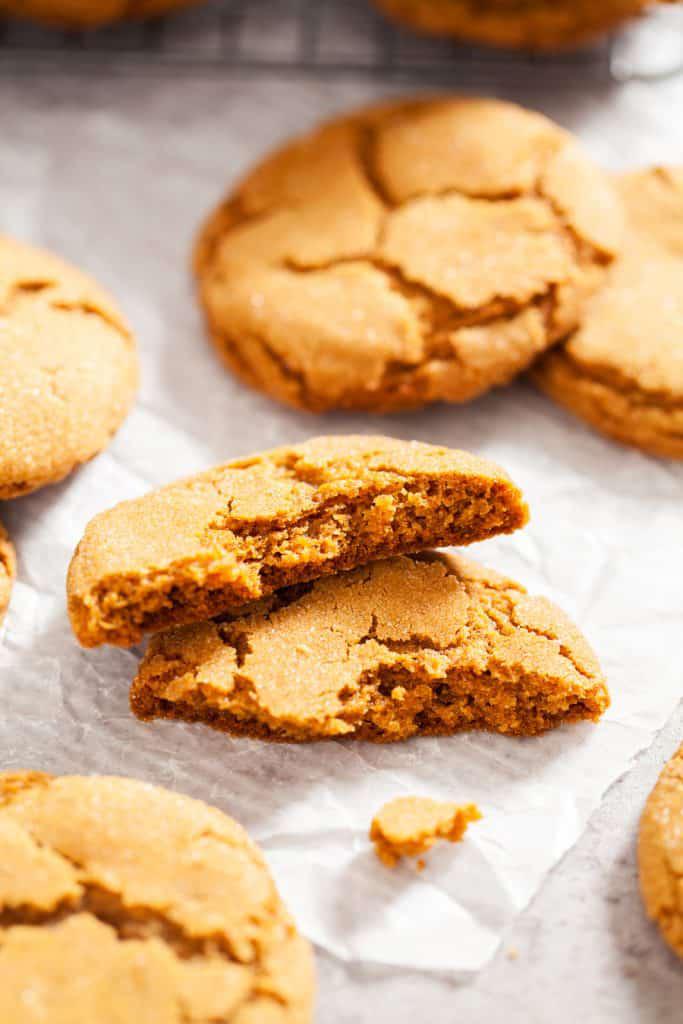 Crunchy and Spicy Molasses Crinkle Cookies