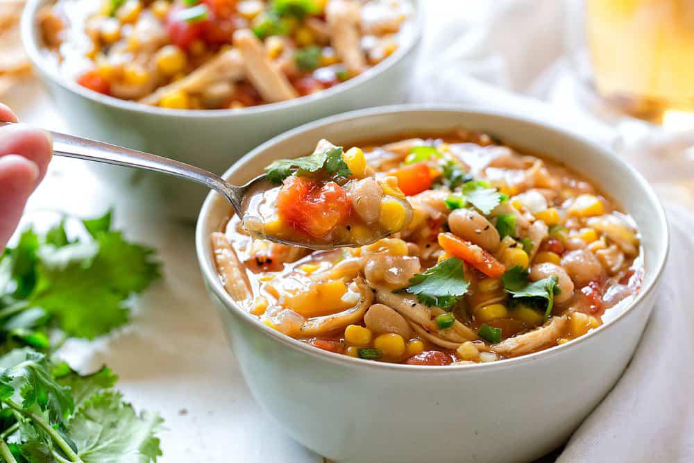 Spicy White Bean Chicken Chili - TASTYDONE