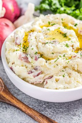 Perfect Steakhouse Style Garlic Mashed Potatoes Recipe - TASTYDONE