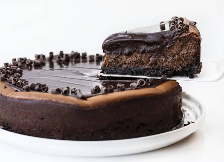 Rich and Creamy Chocolate Cheesecake
