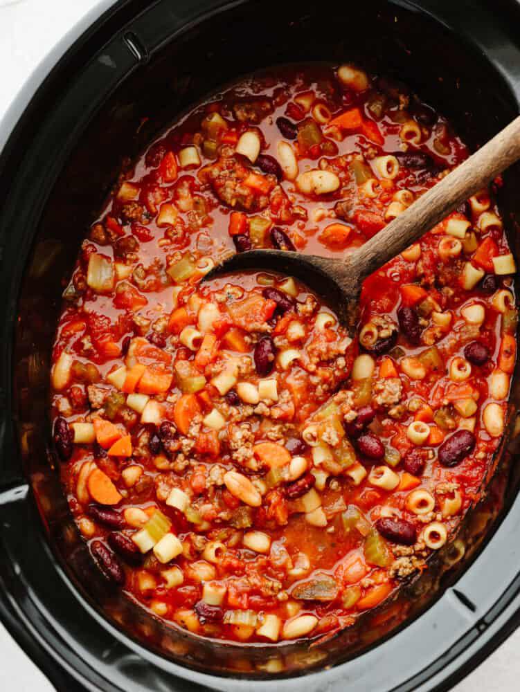Rich and Hearty Slow Cooker Pasta e Fagioli Soup