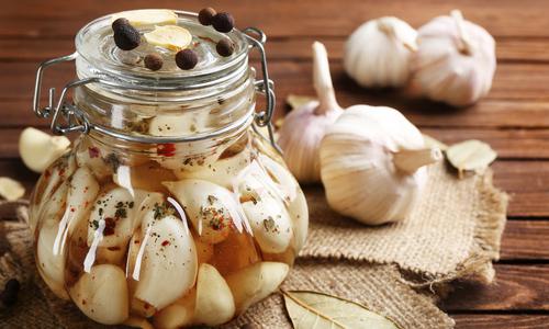 The easiest and fastest recipe for perfect pickled garlic
