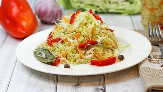 Crispy pickled cabbage (sauerkraut) with bell peppers