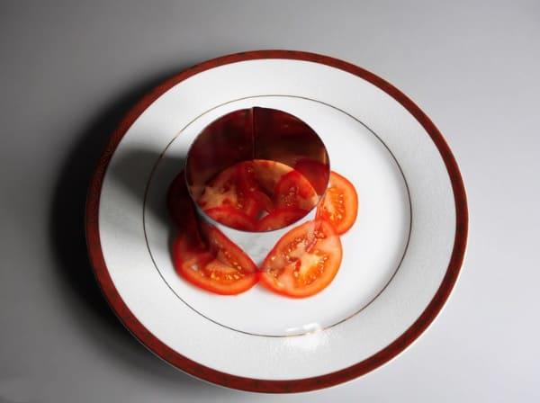 Tuna tartare on a tomato platter