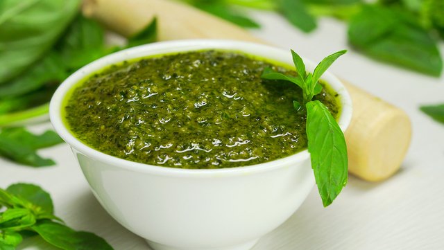 The legendary classic recipe for pesto sauce. No one has ever come up with a better one!