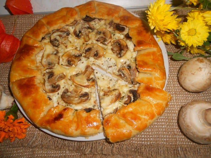 Galette with ricotta and mushrooms