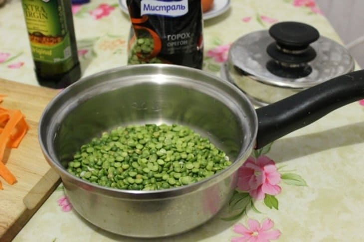Tender green pea croquettes