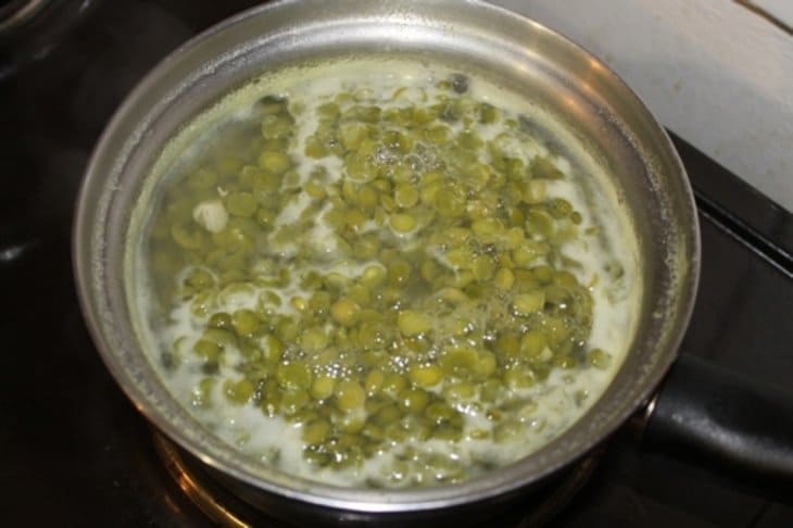 Tender green pea croquettes