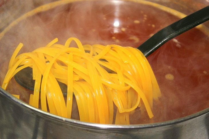 Pasta with turmeric and pesto sauce