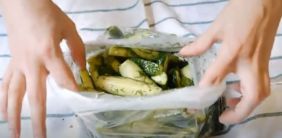 Spicy Low-Salt Cucumbers in a Bag
