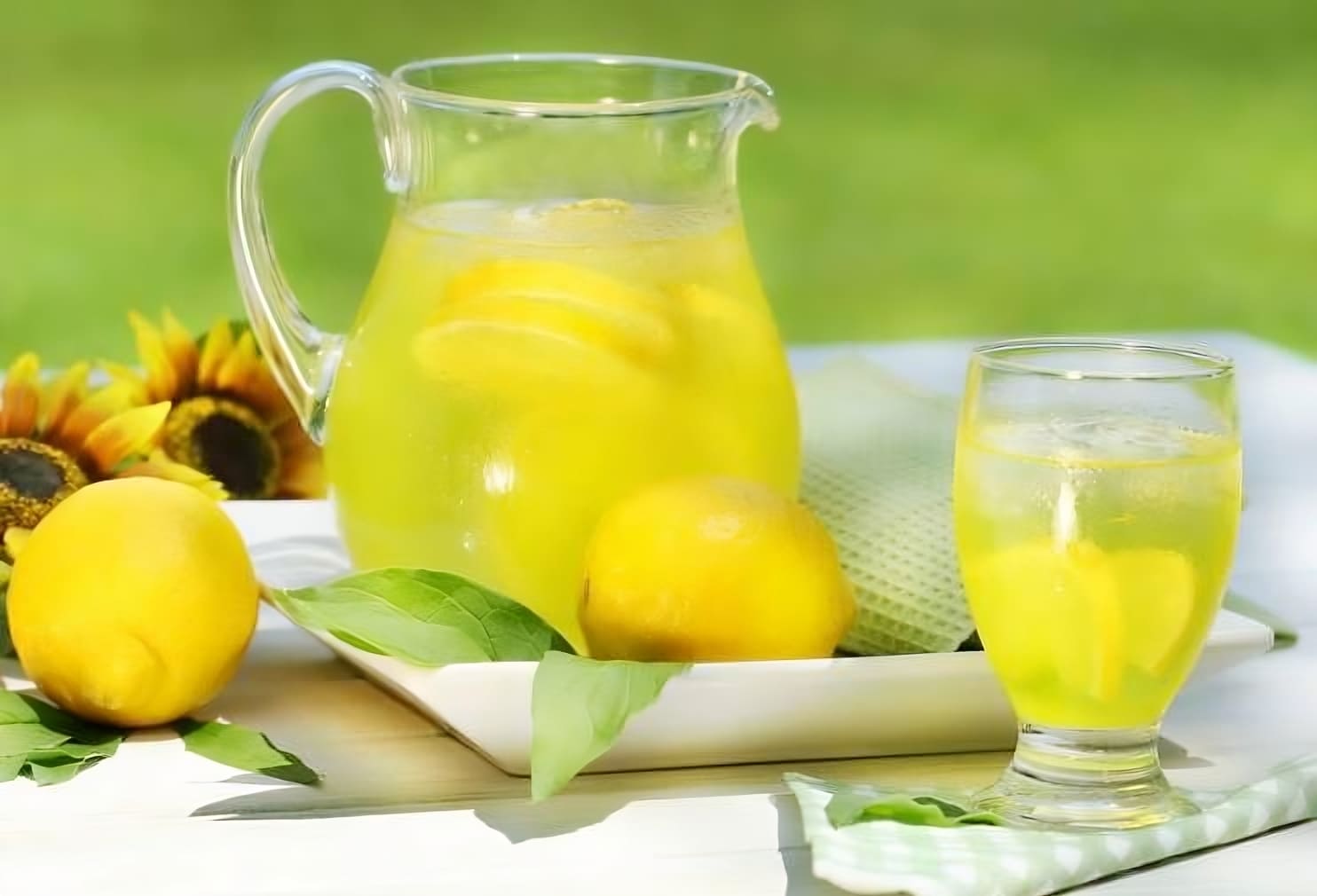 Natural Drinks to Cleanse Your Body and Aid Weight Loss