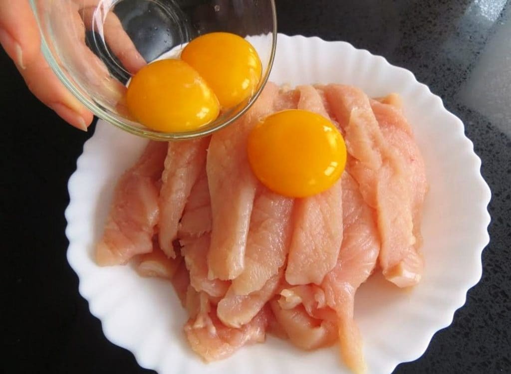 Mix Chicken Breast with Eggs - Perfect Dinner Guaranteed