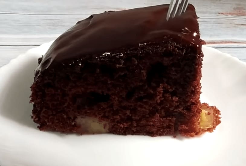 Incredibly Easy and Moist Banana Chocolate Pudding Cake