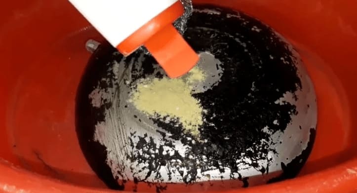 How to Clean an Old Greasy Skillet: A Homemade Method