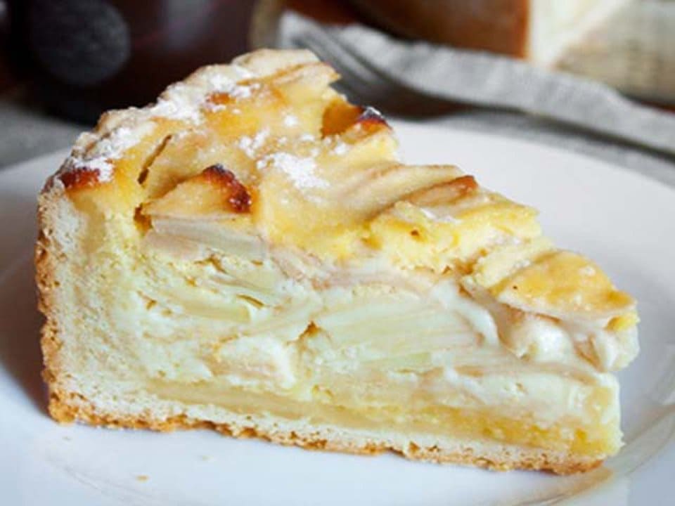 The Easiest and Most Delicious Apple Pie - Classic Perfection!