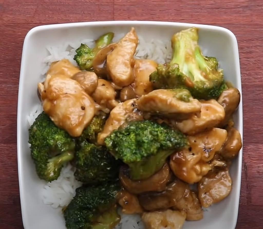 Perfect Combination of Ingredients! Chicken with Broccoli and Mushrooms in Sauce