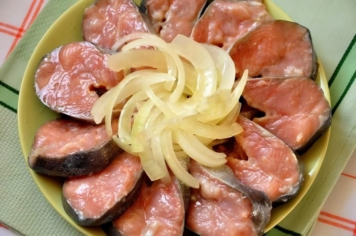 Incredible Far East-Style Salted Fish in Oil with Onions