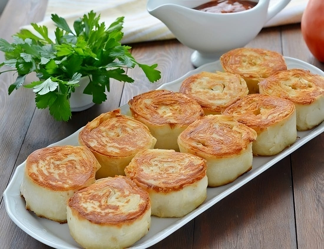 Hot Flatbread Rolls with Potatoes and Mushrooms