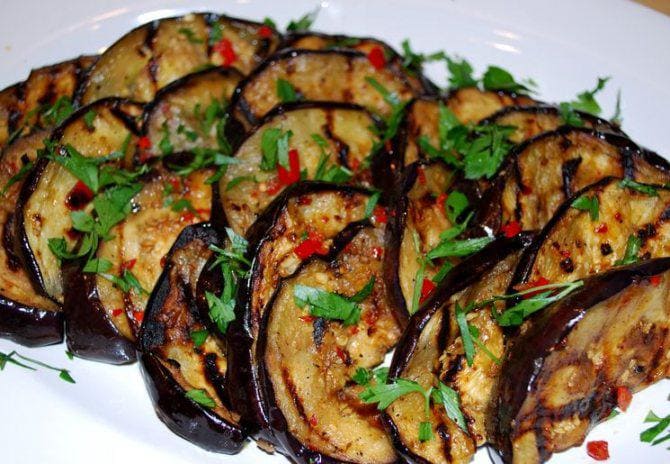 Quick and Spicy Eggplants: The Ultimate Appetizer for Any Table