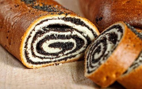 Cottage Cheese and Poppy Seed Roll: Soft and Fragrant