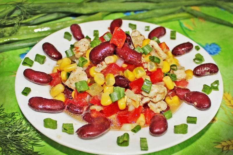 Delicious Chicken Salad with Beans - No Mayonnaise Required!