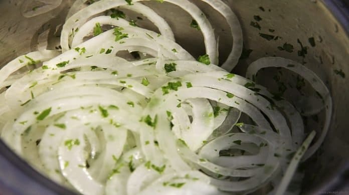 The Quickest Marinated Onions for Delicious Salads and Grilled Meat