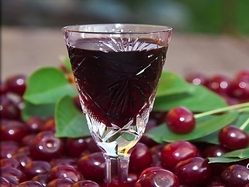 How to Make Delicious Cherry Liqueur at Home
