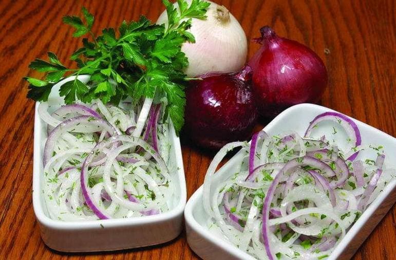 The Quickest Marinated Onions for Delicious Salads and Grilled Meat