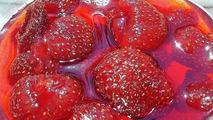 No-Cook Strawberry Jam with Preserved Vitamins