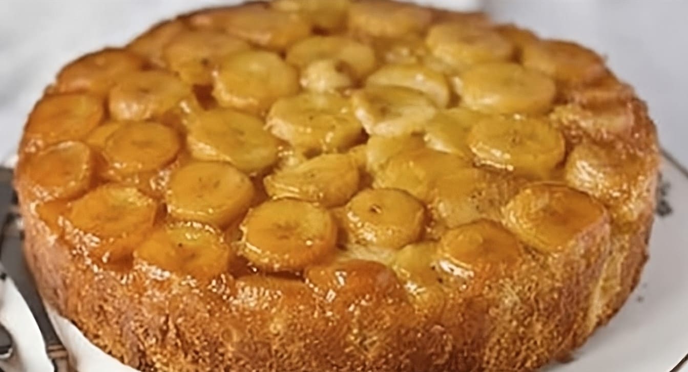 The Most Delicious Banana Sponge Cake: A Marvel of Fluffy Aromas and an Unbelievable Filling!