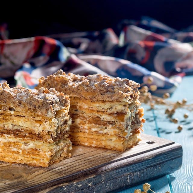 Crunchy Napoleon Cake: Quick and Delicious!
