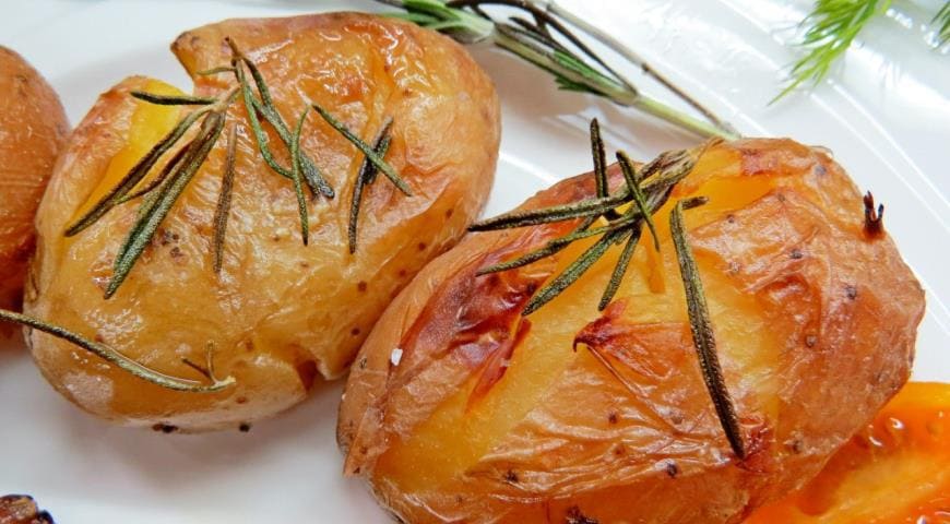 Simple and Flavorful Portuguese-Style Baked Potatoes