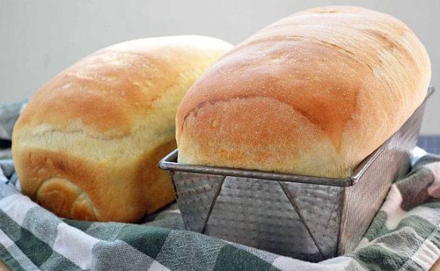 This recipe for homemade bread with a perfect crispy crust has been tried and tested for generations!