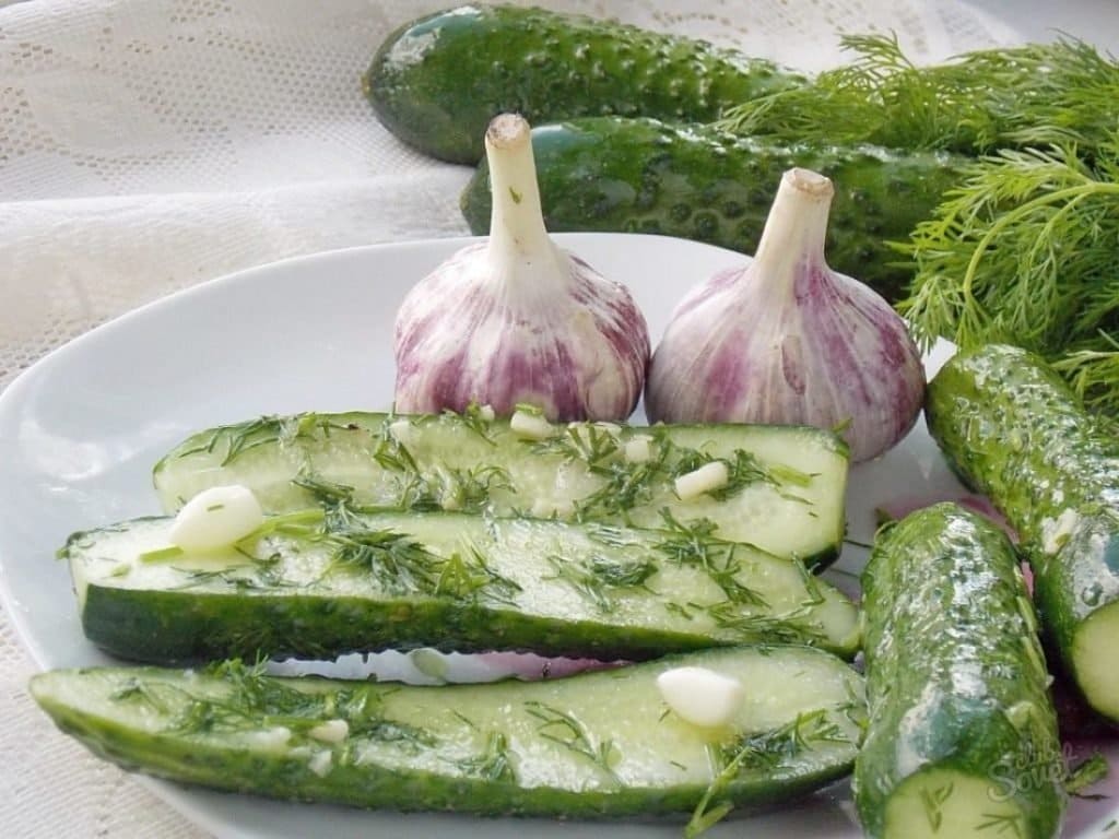 The Easiest and Quickest Recipe for Crunchy Low-Salt Cucumbers