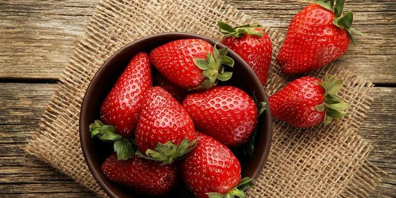 Do You Know How to Pick the Perfect Strawberries? 5 Secrets from the Pros