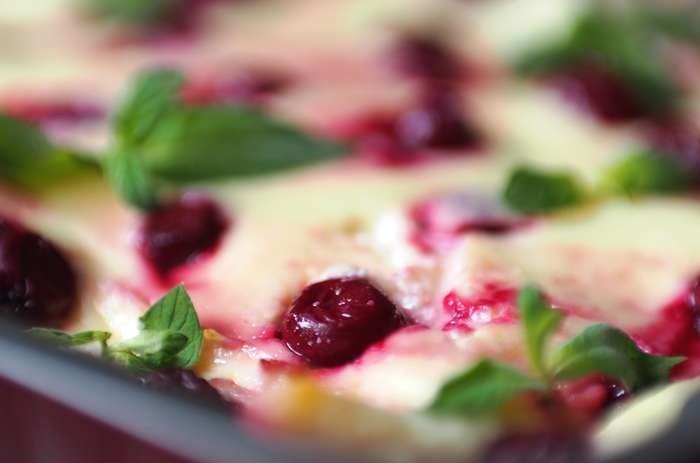 Berry and Cottage Cheese Lasagna: A Quick Delight Inspired by Fruit-Filled Dumplings
