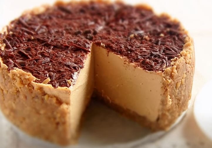 Creamy Caramel Cheesecake: A Heavenly Delight You Can't Resist!