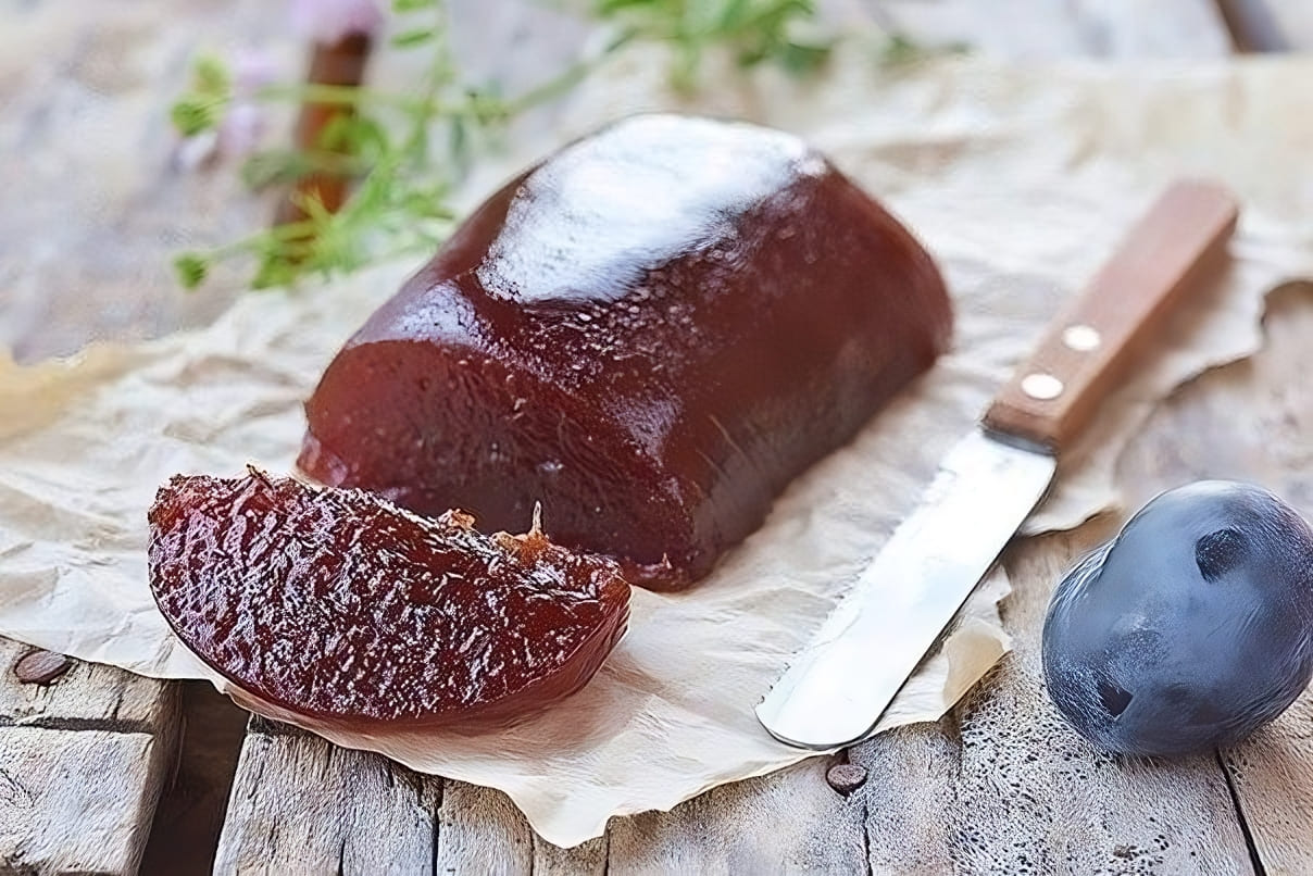 Homemade Plum Fruit Leather: Irresistible Delight Without the Chemicals!