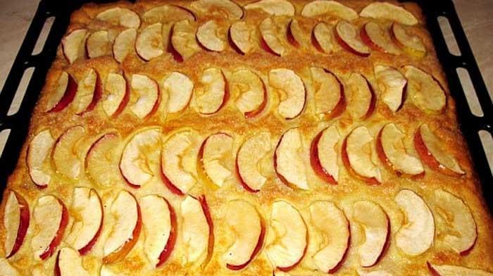 Quick Apple Sand Cake: A Burst of Flavor in Minutes!