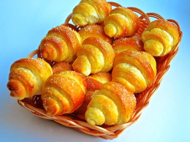 Sweet Crescents with Incredibly Delicious Dough! Only 4 Simple Ingredients!