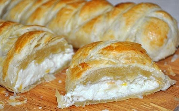 Braided Sweet Bread with Cottage Cheese Filling: A Homemade Delight!